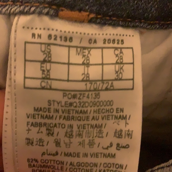 Guess stylish jeans short. - Picture 4 of 6